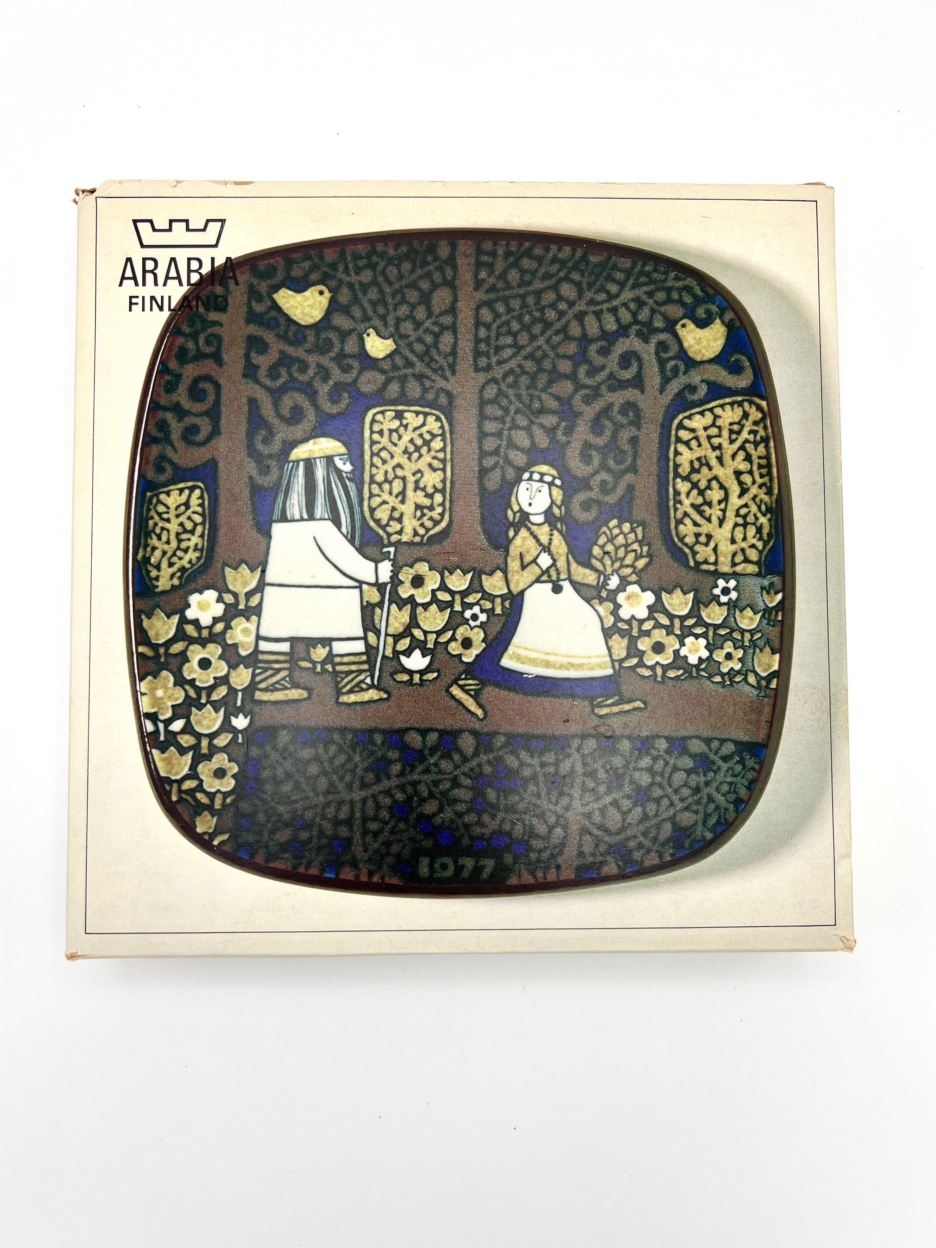 1977 Arabia's Annual Collectible Plate Artist Raija Uosikkinen