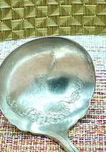 Load image into Gallery viewer, 1915 Oneida Silverplate Gravy Ladle
