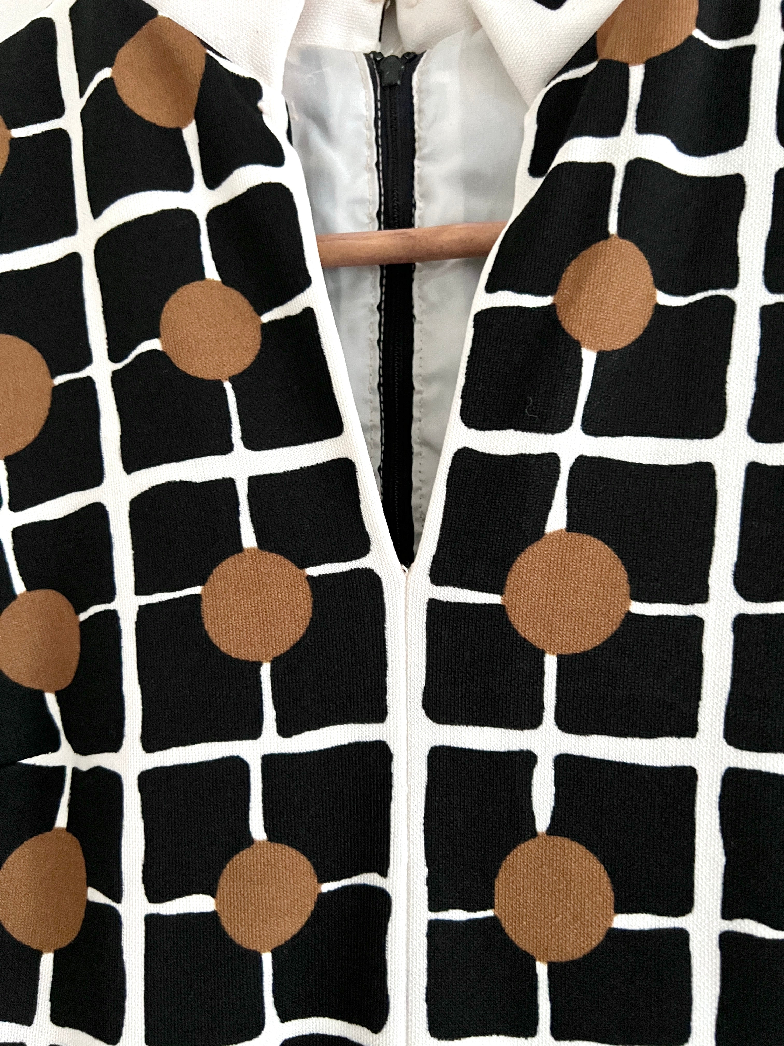 1970's Vintage Retro Caron (Chicago) Sleeveless V-Neck Dress