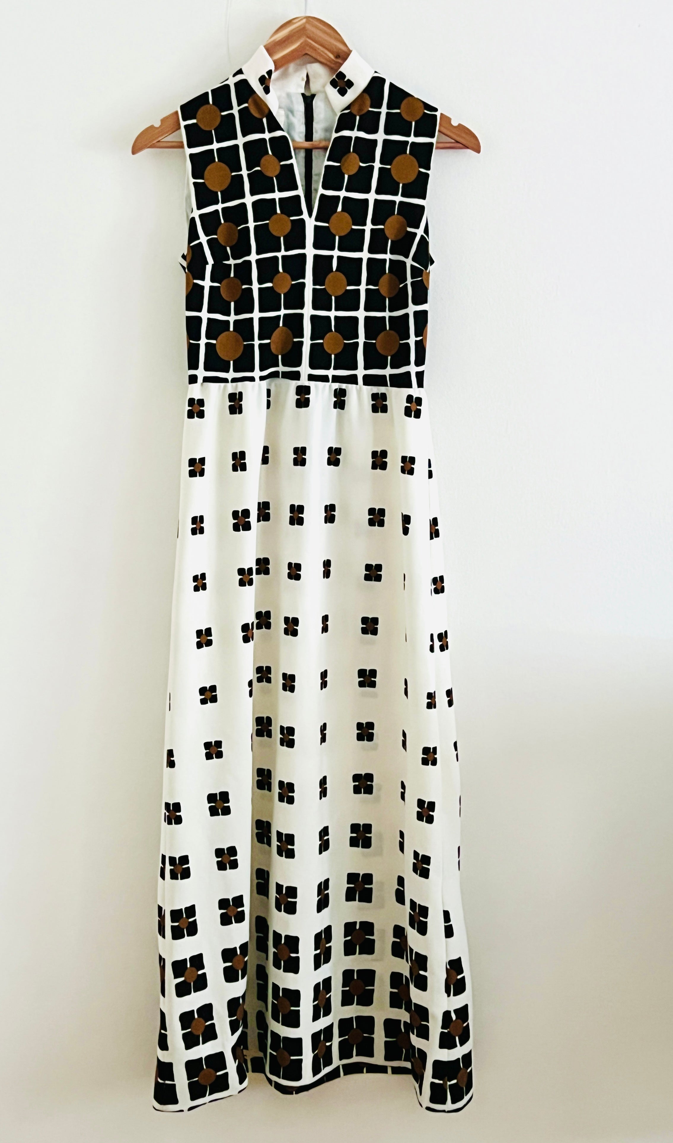 1970's Vintage Retro Caron (Chicago) Sleeveless V-Neck Dress