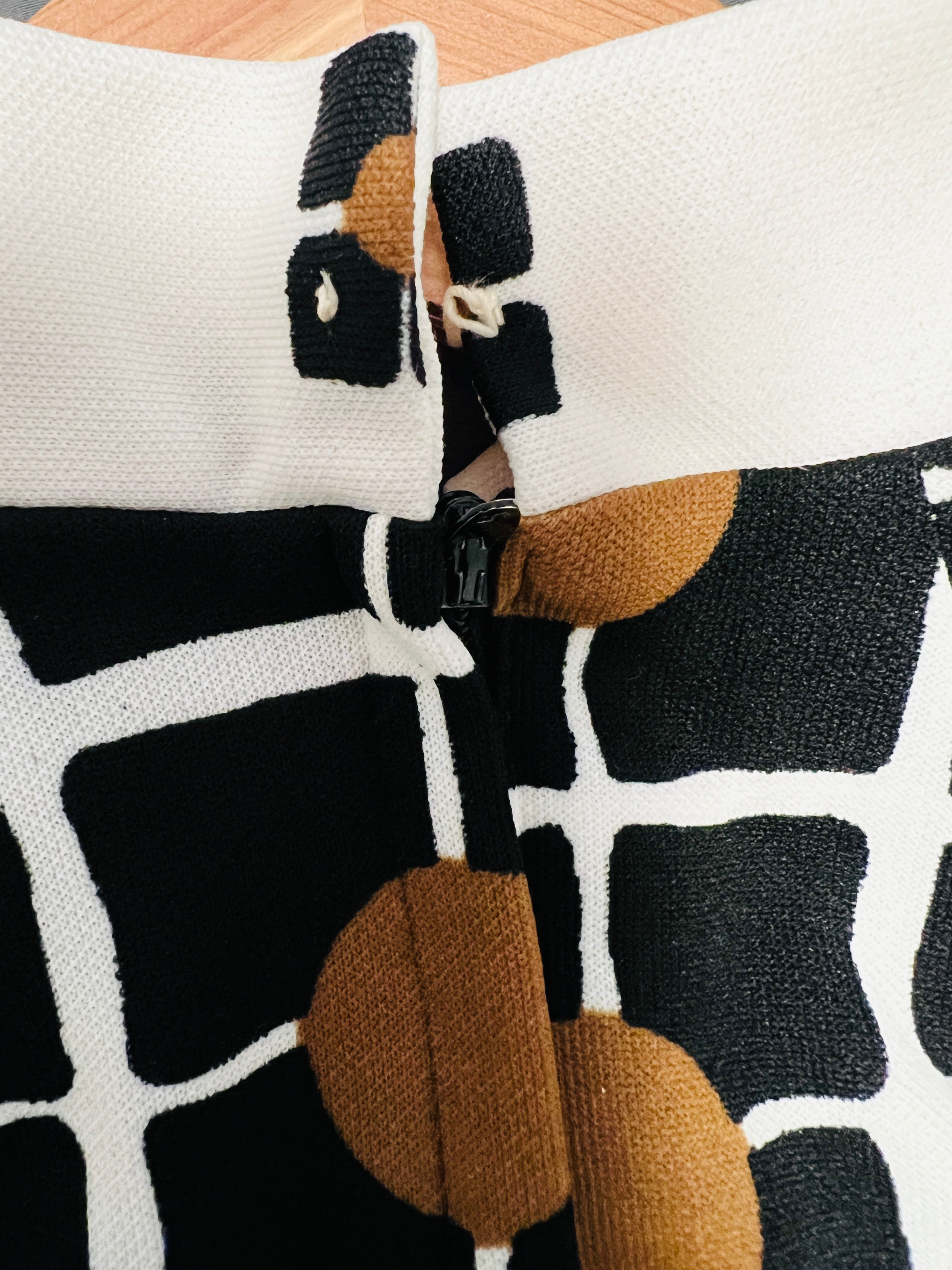 1970's Vintage Retro Caron (Chicago) Sleeveless V-Neck Dress