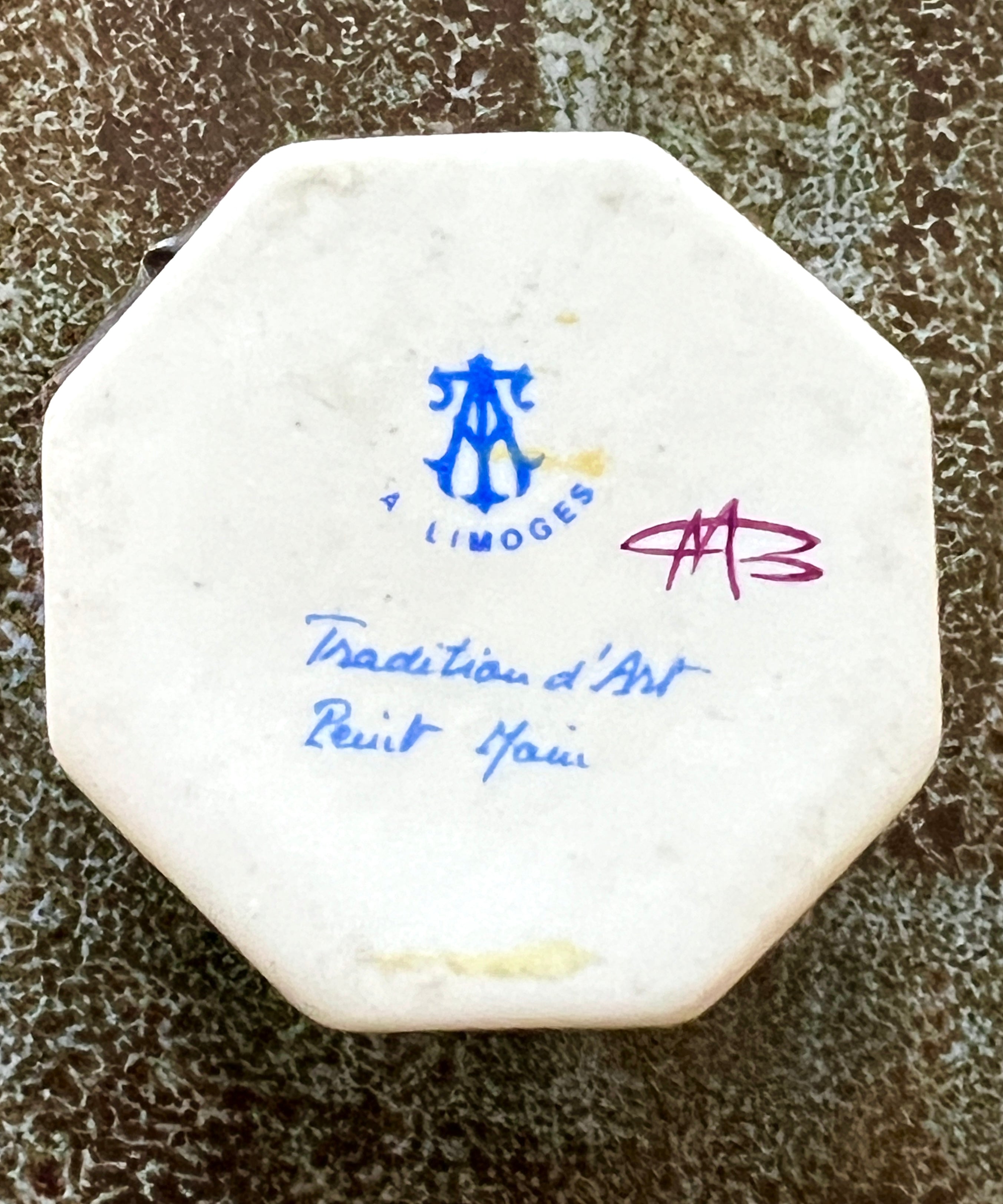 A Limoges "Peint Main" Porcelain Mini Keepsake Box