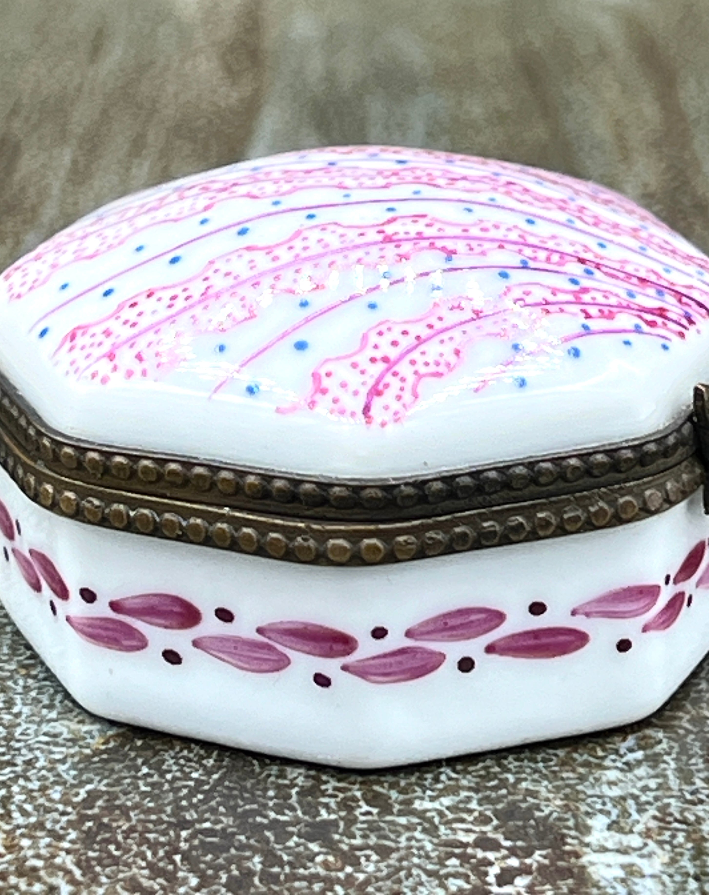 A Limoges "Peint Main" Porcelain Mini Keepsake Box