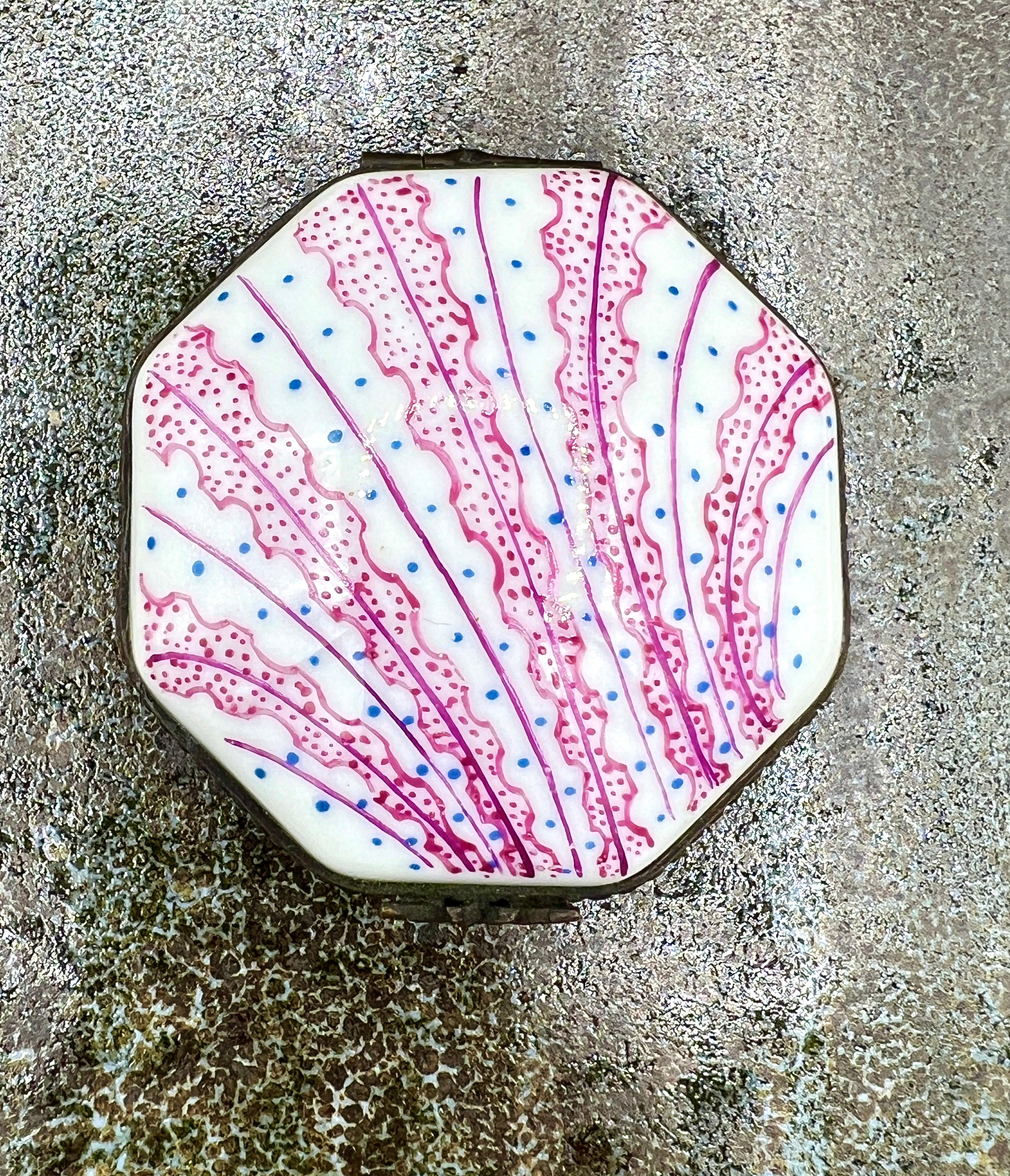 A Limoges "Peint Main" Porcelain Mini Keepsake Box