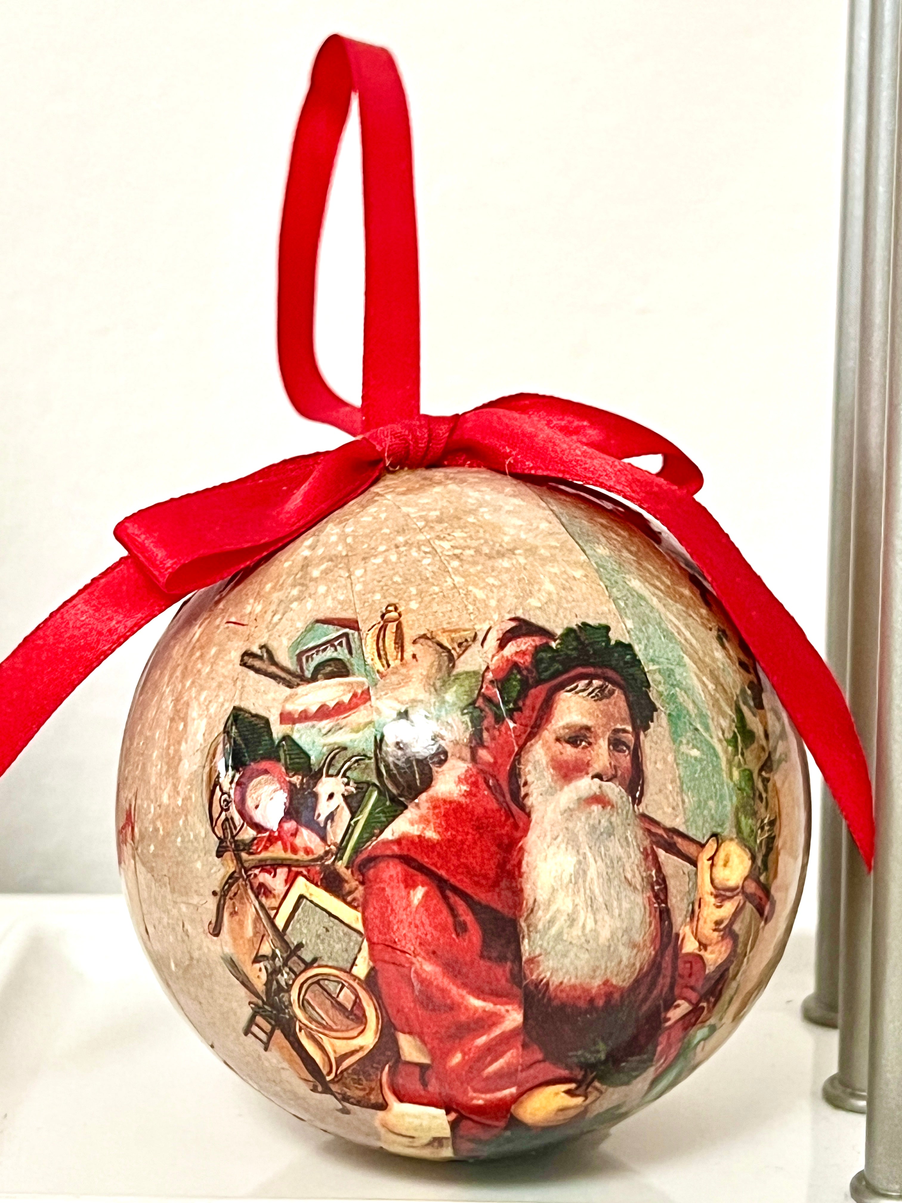 Vintage Bauble Ball Santa Claus / Merry Christmas Ornament (Beige)