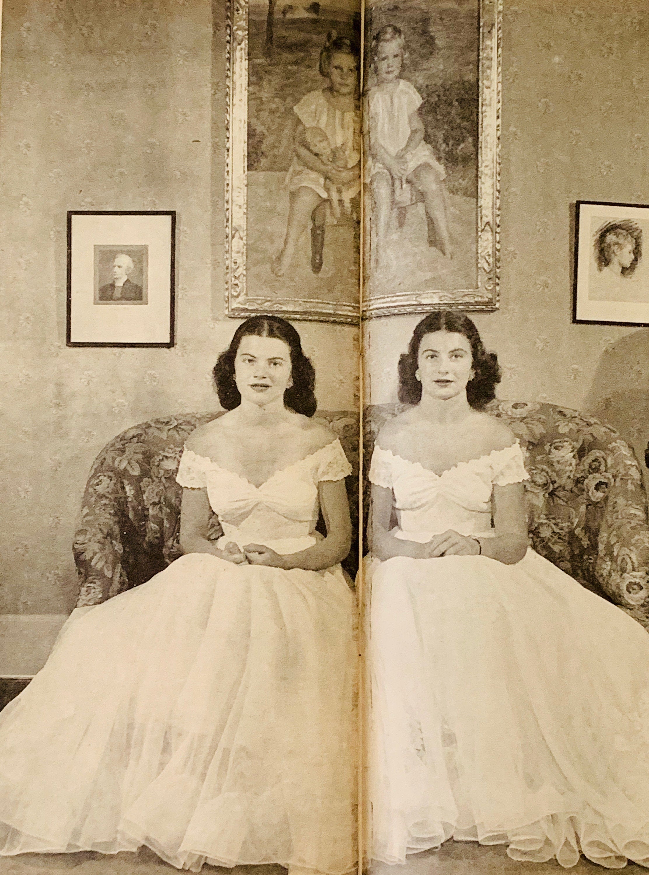 Life Magazine August 12, 1946 "Loretta Young Models A decade of Nightgowns & Pajamas" Vintage Reading Photography Fashion Style Collectible