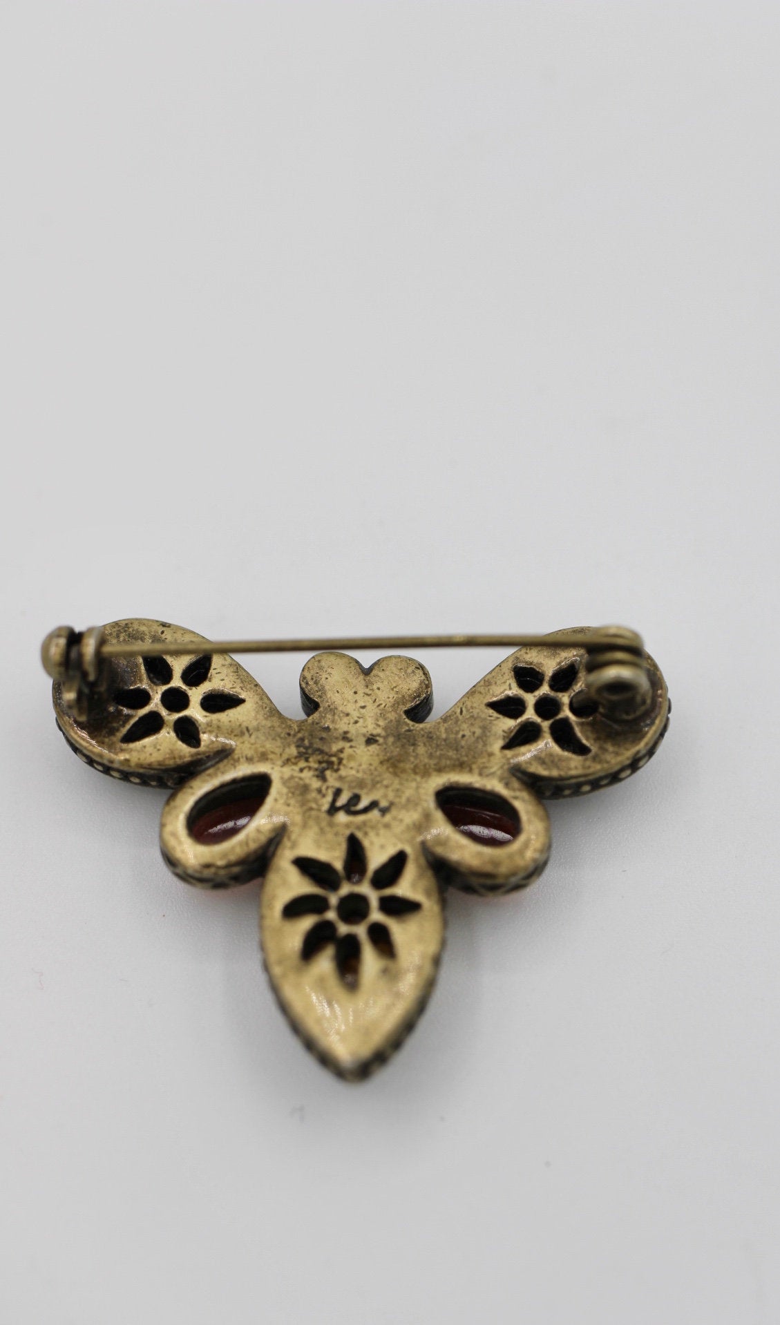 Vintage LE Bee Brooch w/ Locking C Clasp Multicolored Amber & Rhinestones Jewelry Pin Accessories