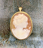 Giovanni APA Torre Del Greco Italy Hand Carved Shell Cameo Brooch