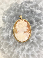 Giovanni APA Torre Del Greco Italy Hand Carved Shell Cameo Brooch