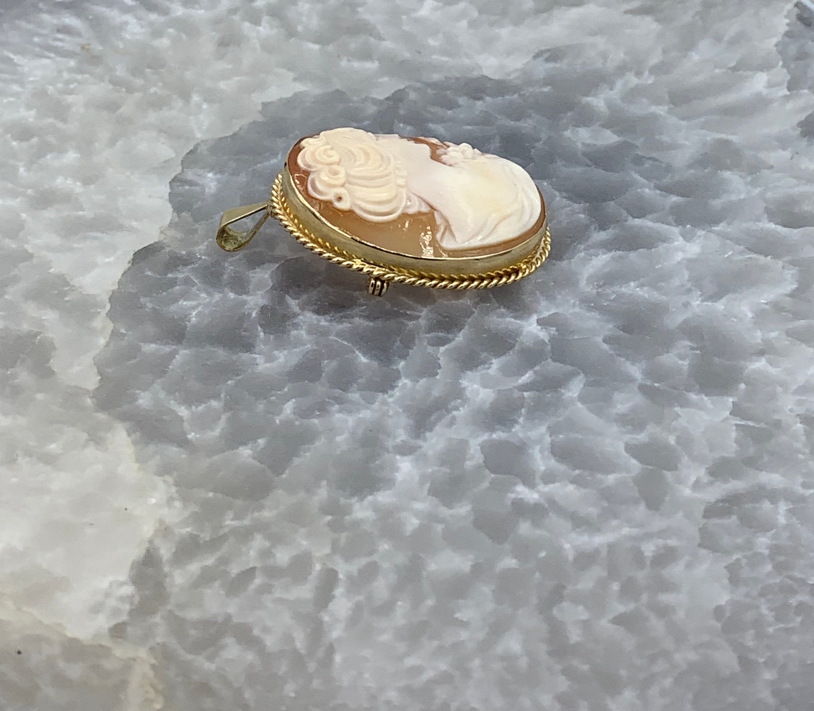 Giovanni APA Torre Del Greco Italy Hand Carved Shell Cameo Brooch
