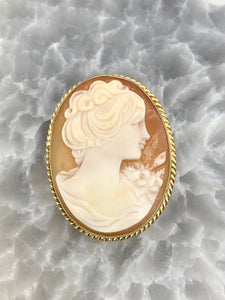 Giovanni APA Torre Del Greco Italy Hand Carved Shell Cameo Brooch